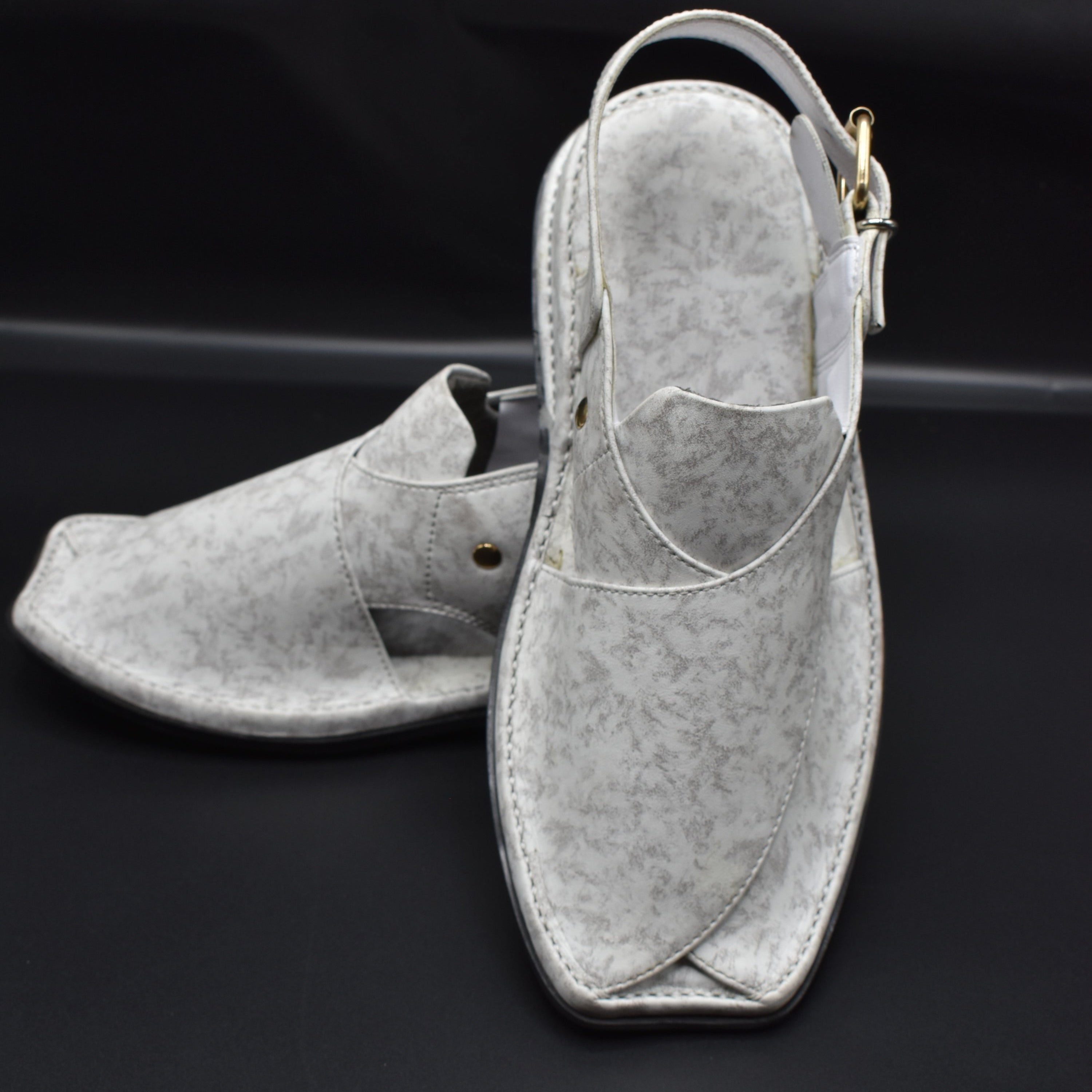 Pihno  Black Zardari chappal