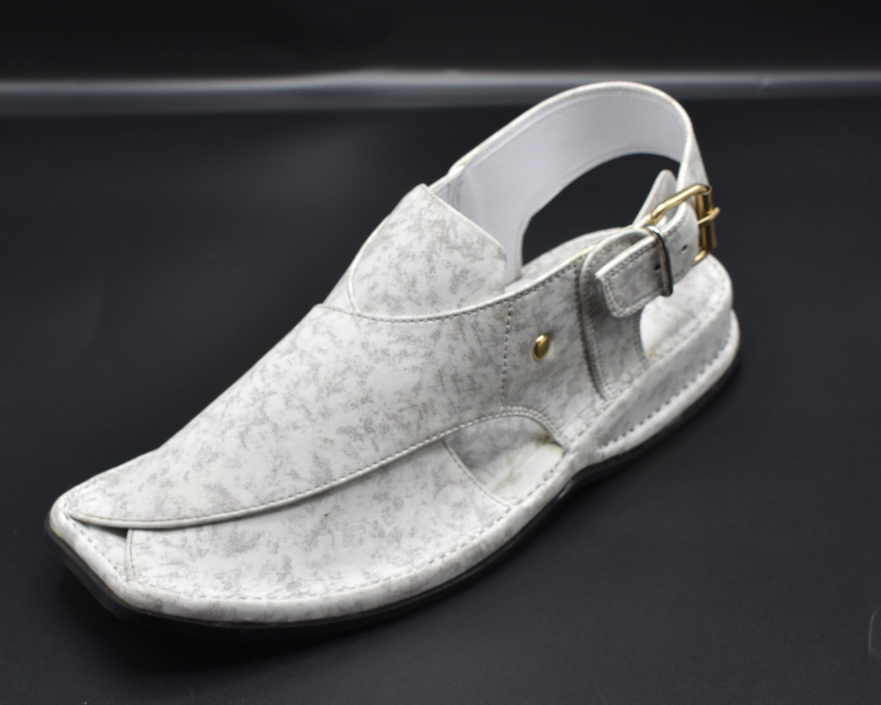 Pihno  Black Zardari chappal