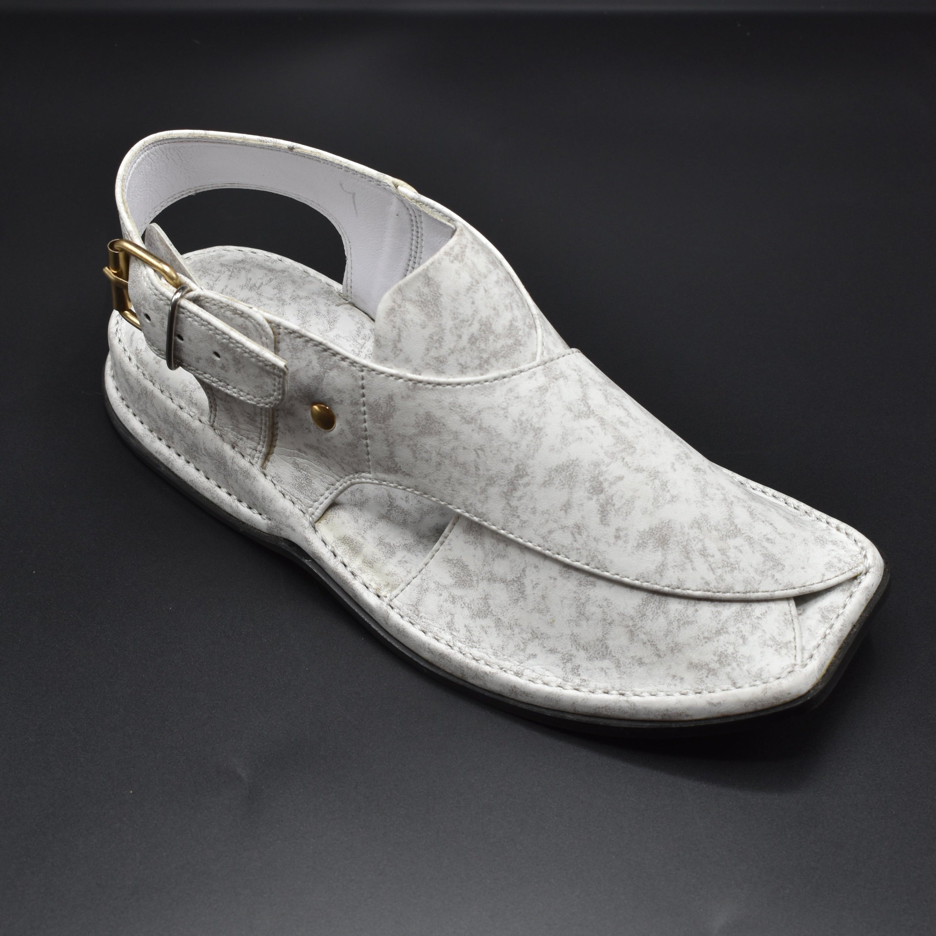 Pihno  Black Zardari chappal