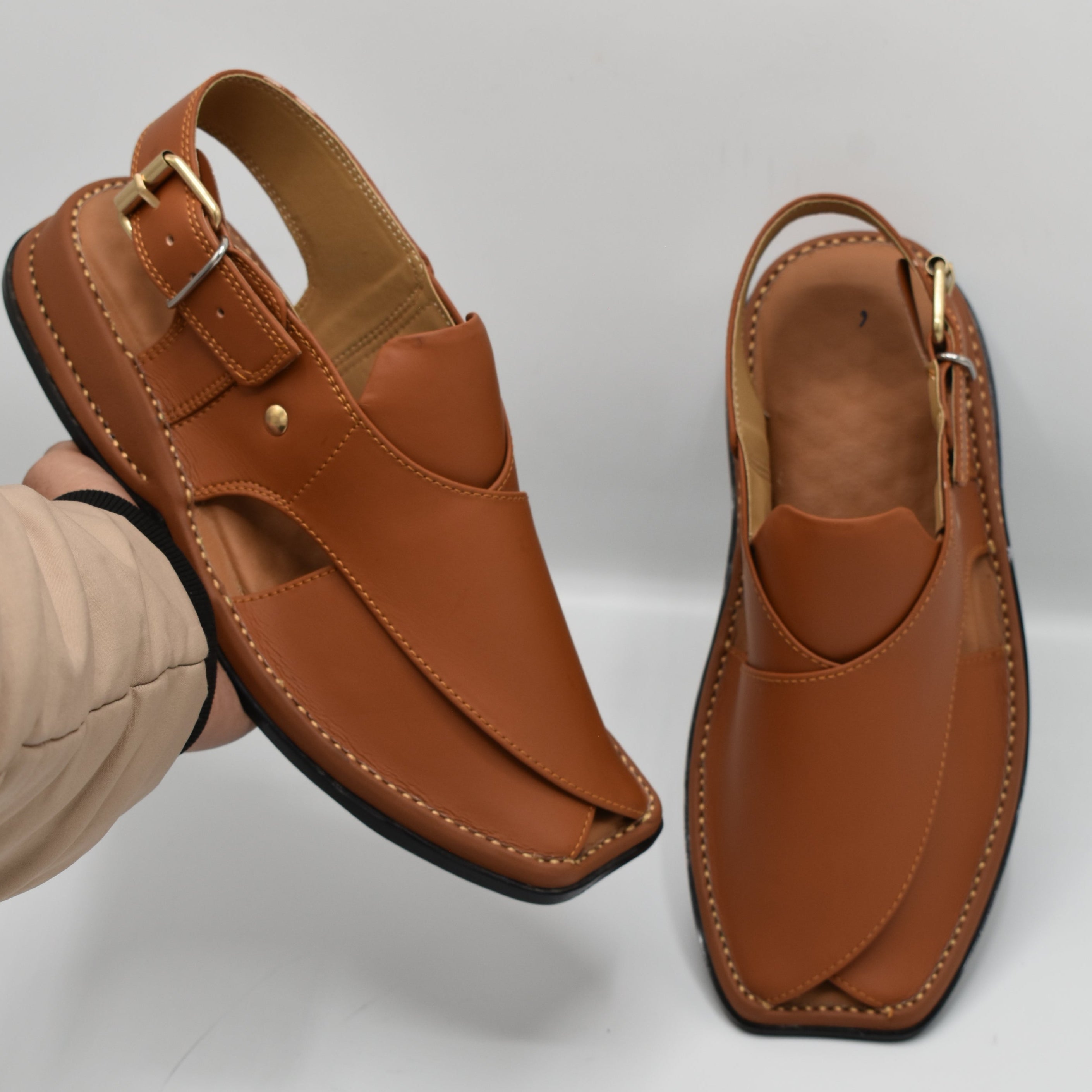Pihno  Black Zardari chappal