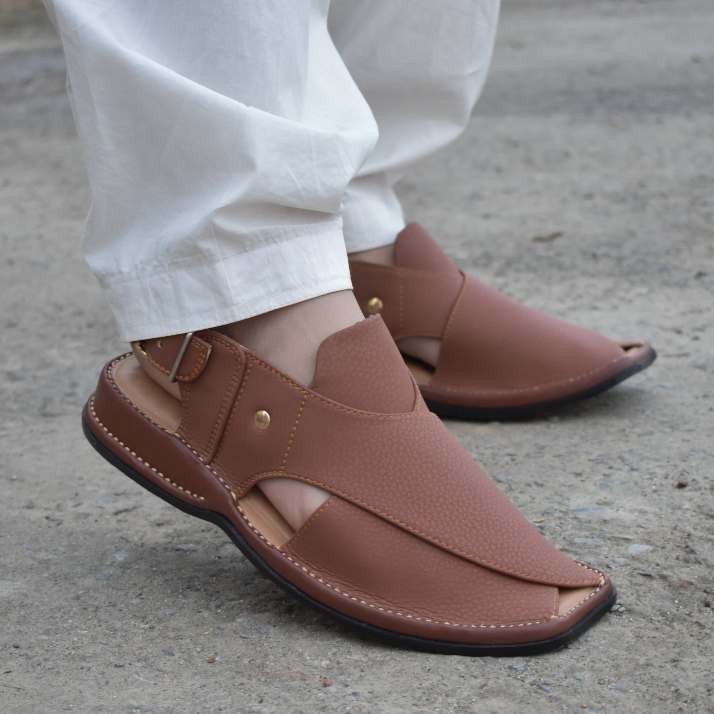 Pihno  Black Zardari chappal