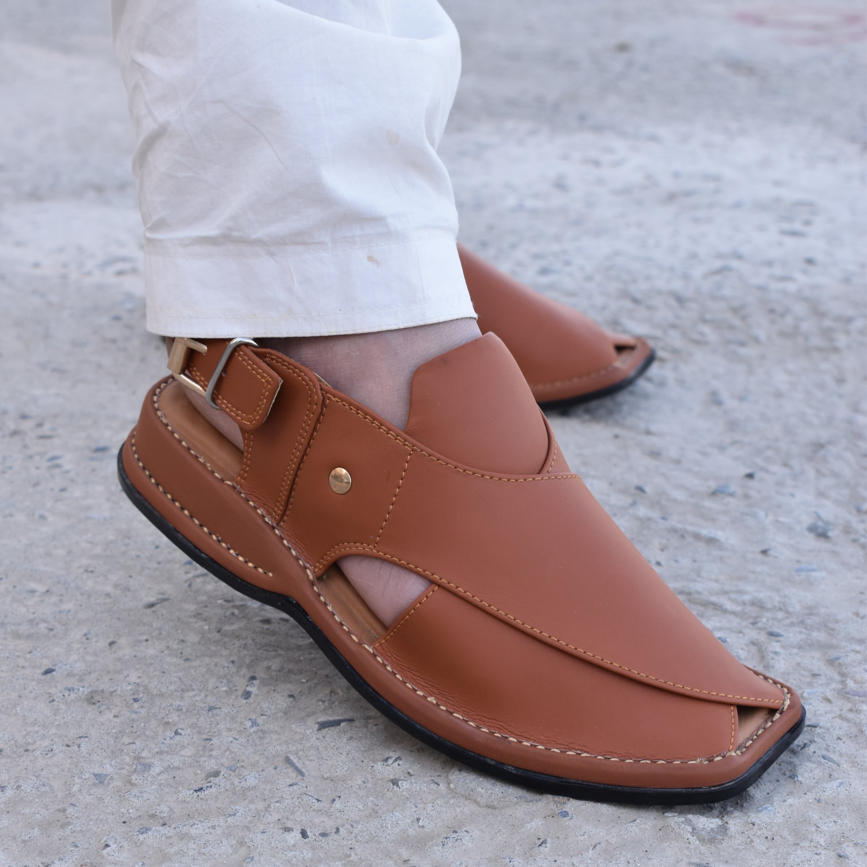 Pihno  Black Zardari chappal